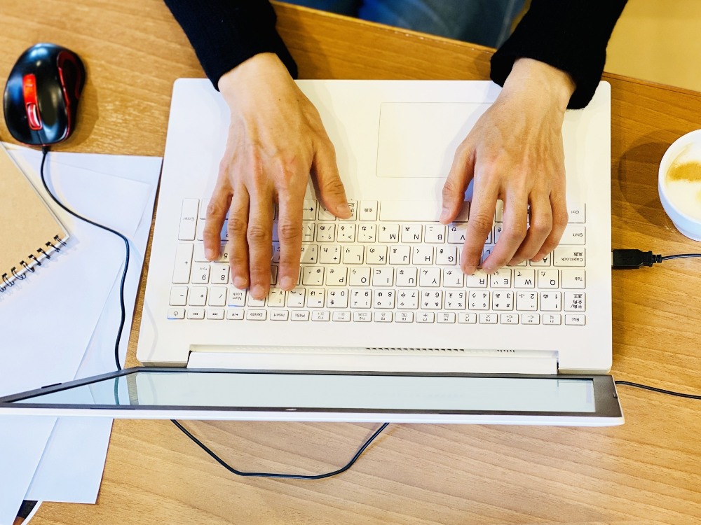 高年齢労働者のネットリテラシーが課題となる背景は？教育方法のポイントも紹介