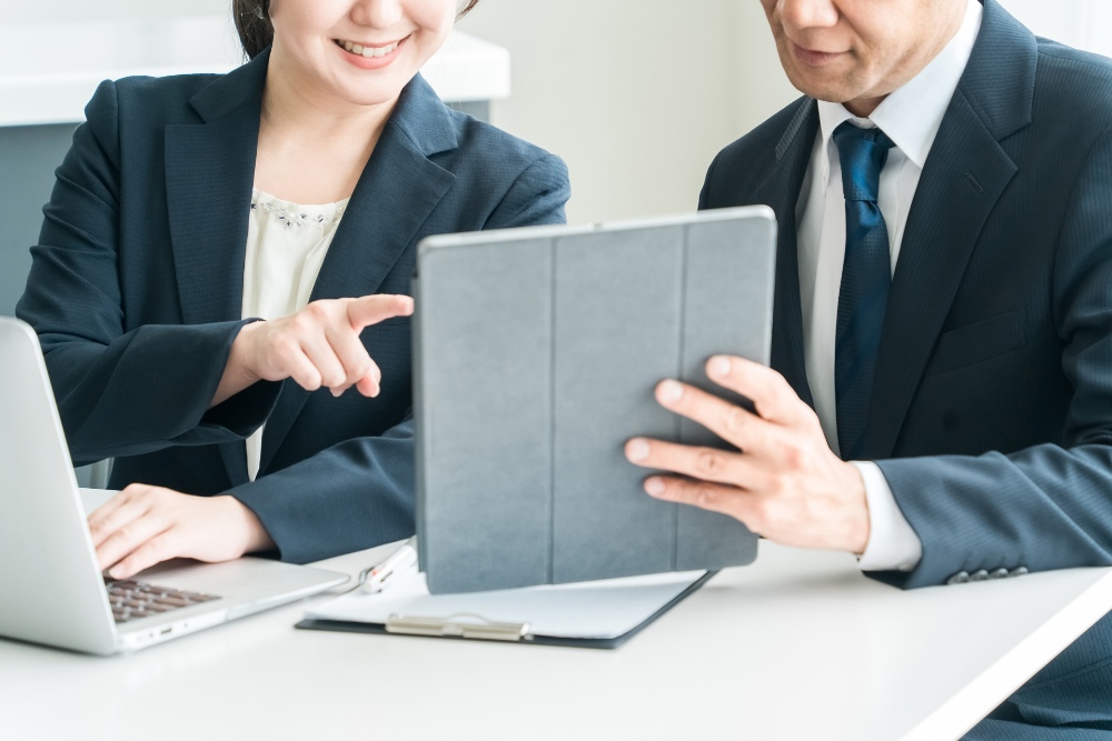 ダブレットを見る人