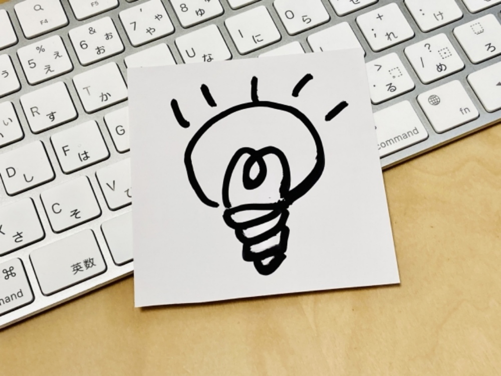 キーボードと電球マーク